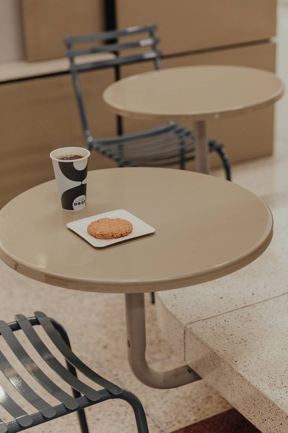 E.03 — Table zone