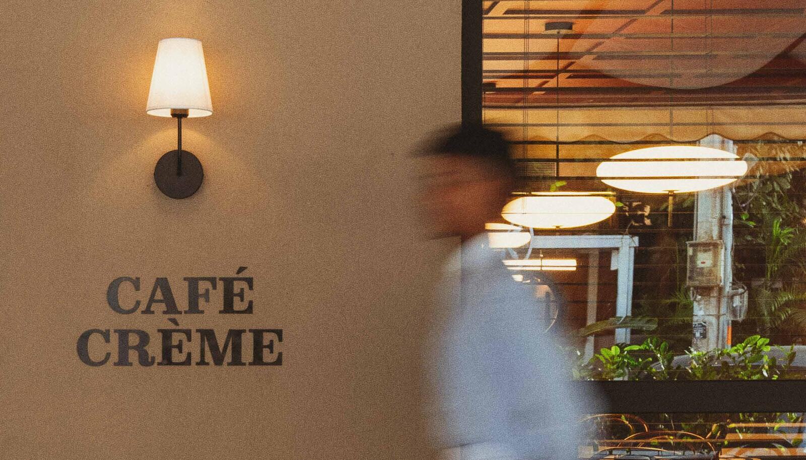 Café Crème signage
