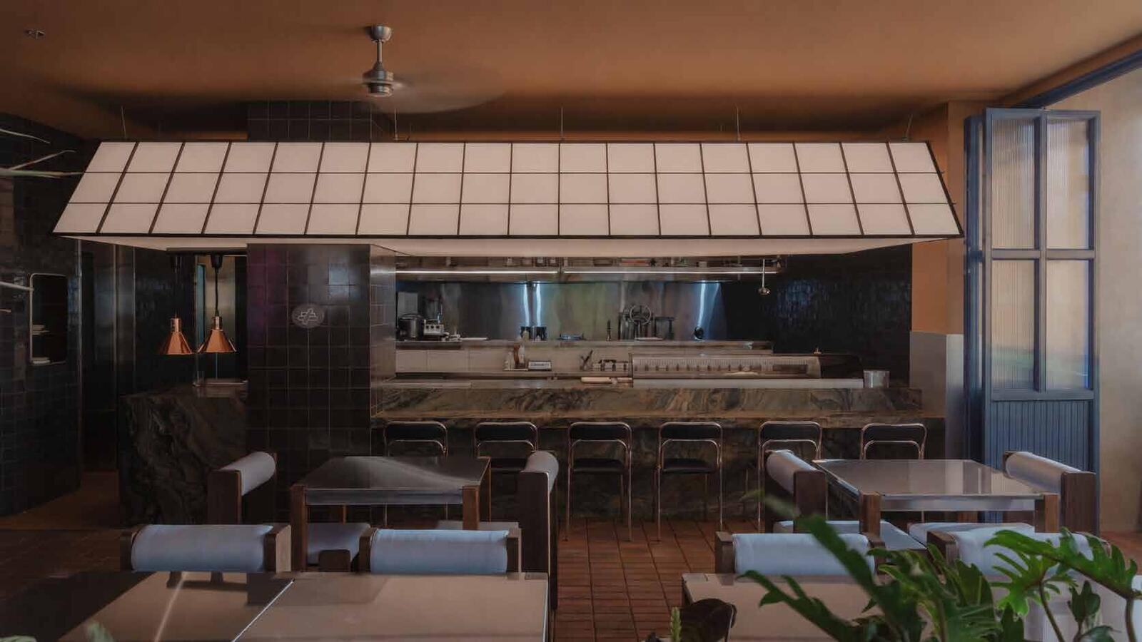 Sinpar bar and open kitchen