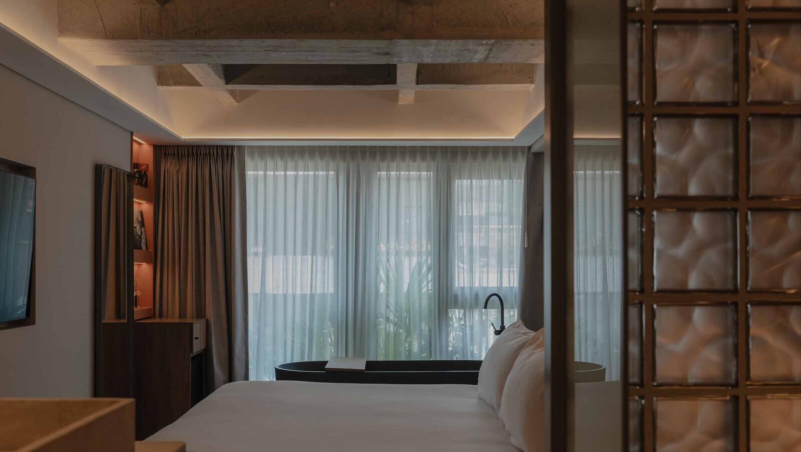 Guest room at BOH Hotel with a freestanding tub